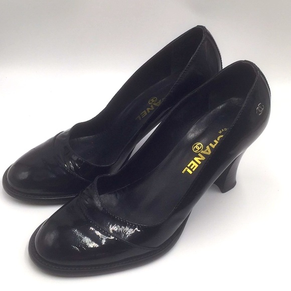 CHANEL Glossy Black Heels - Picture 4 of 15